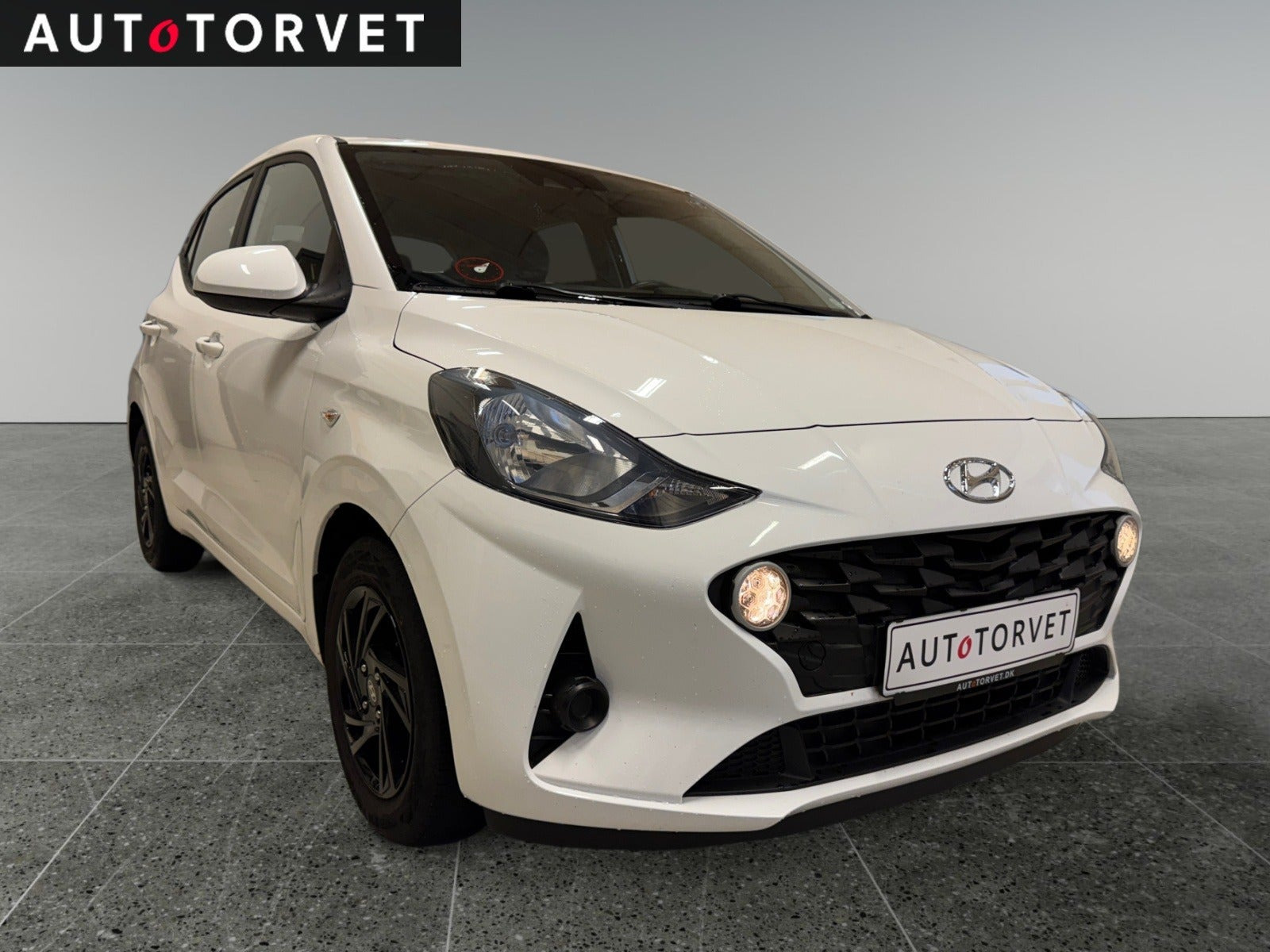 Hvid Hyundai i10 fra 2021