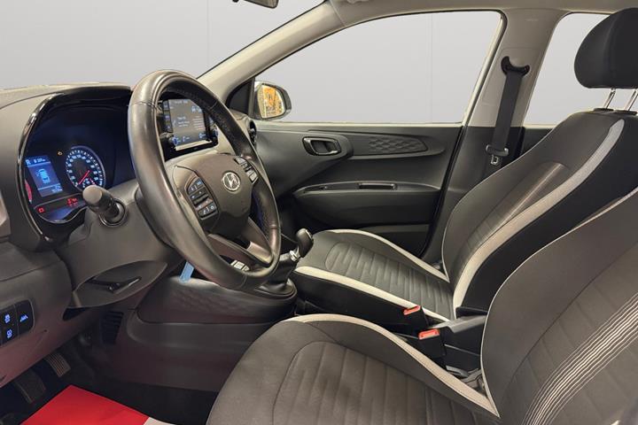 Hvid Hyundai i10 fra 2021