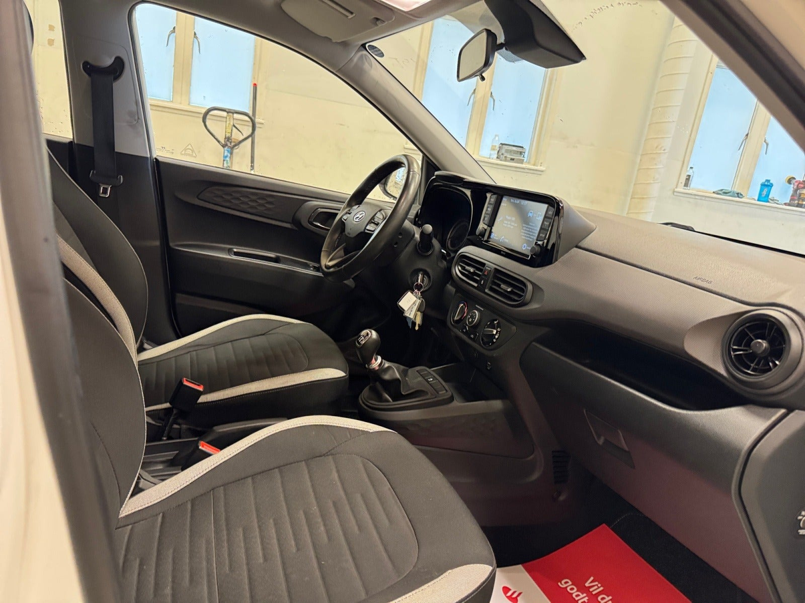 Hvid Hyundai i10 fra 2021