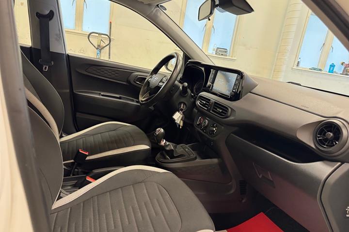 Hvid Hyundai i10 fra 2021
