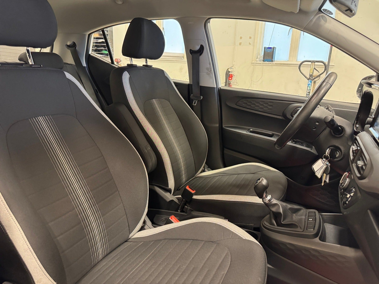 Hvid Hyundai i10 fra 2021