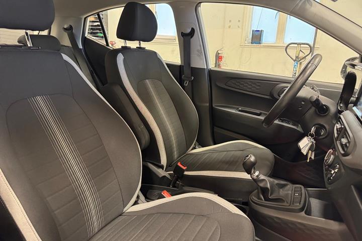 Hvid Hyundai i10 fra 2021