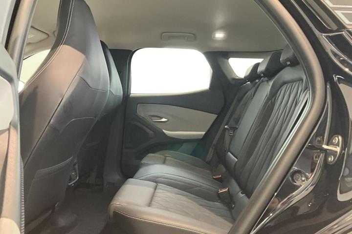 Sort Ford Explorer fra 2025