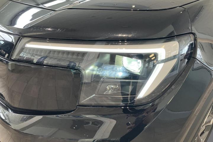 Sort Ford Explorer fra 2025