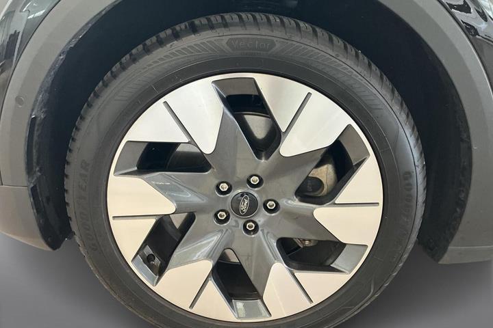 Sort Ford Explorer fra 2025