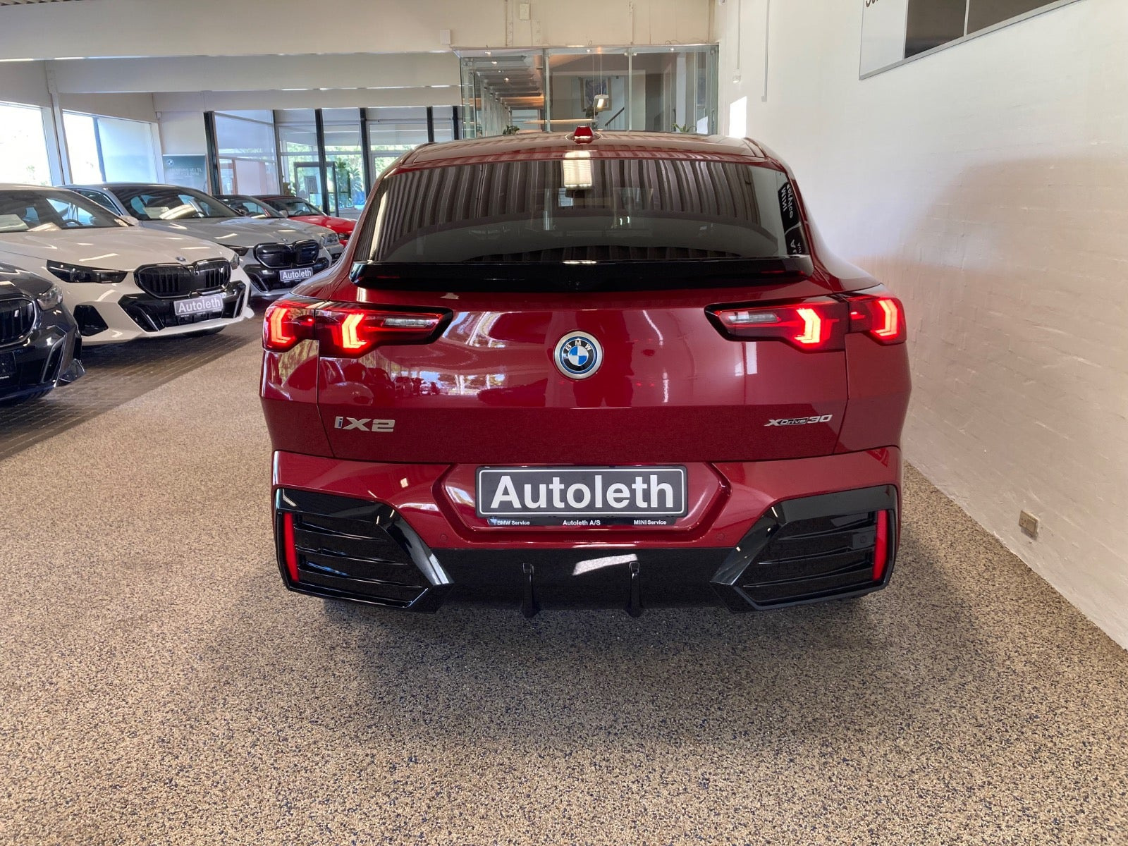 Rød BMW iX2 fra 2025