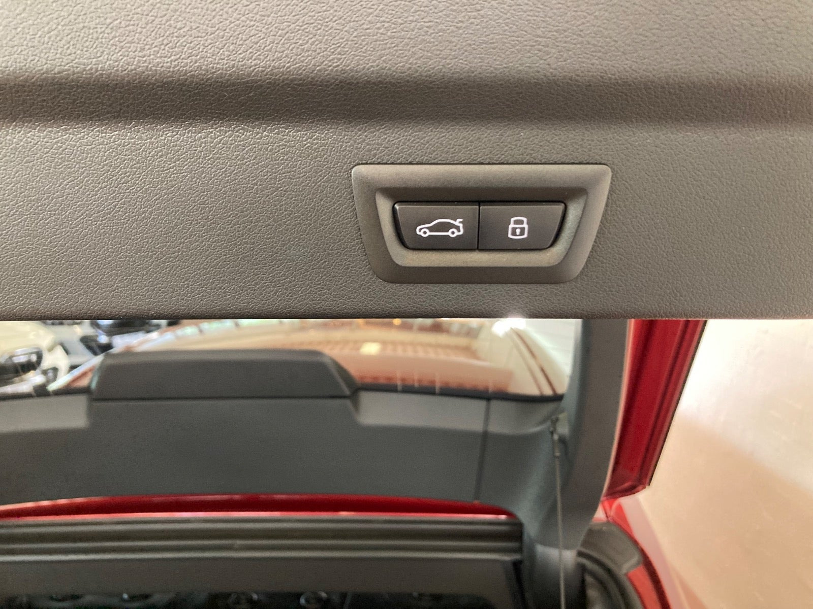 Rød BMW iX2 fra 2025
