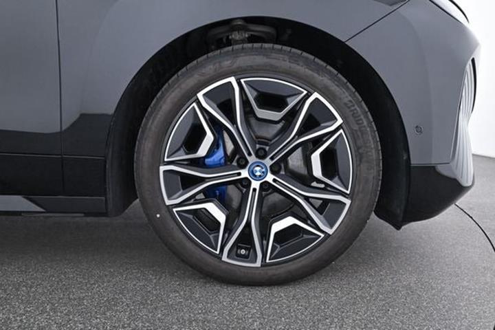 Sort BMW iX fra 2022