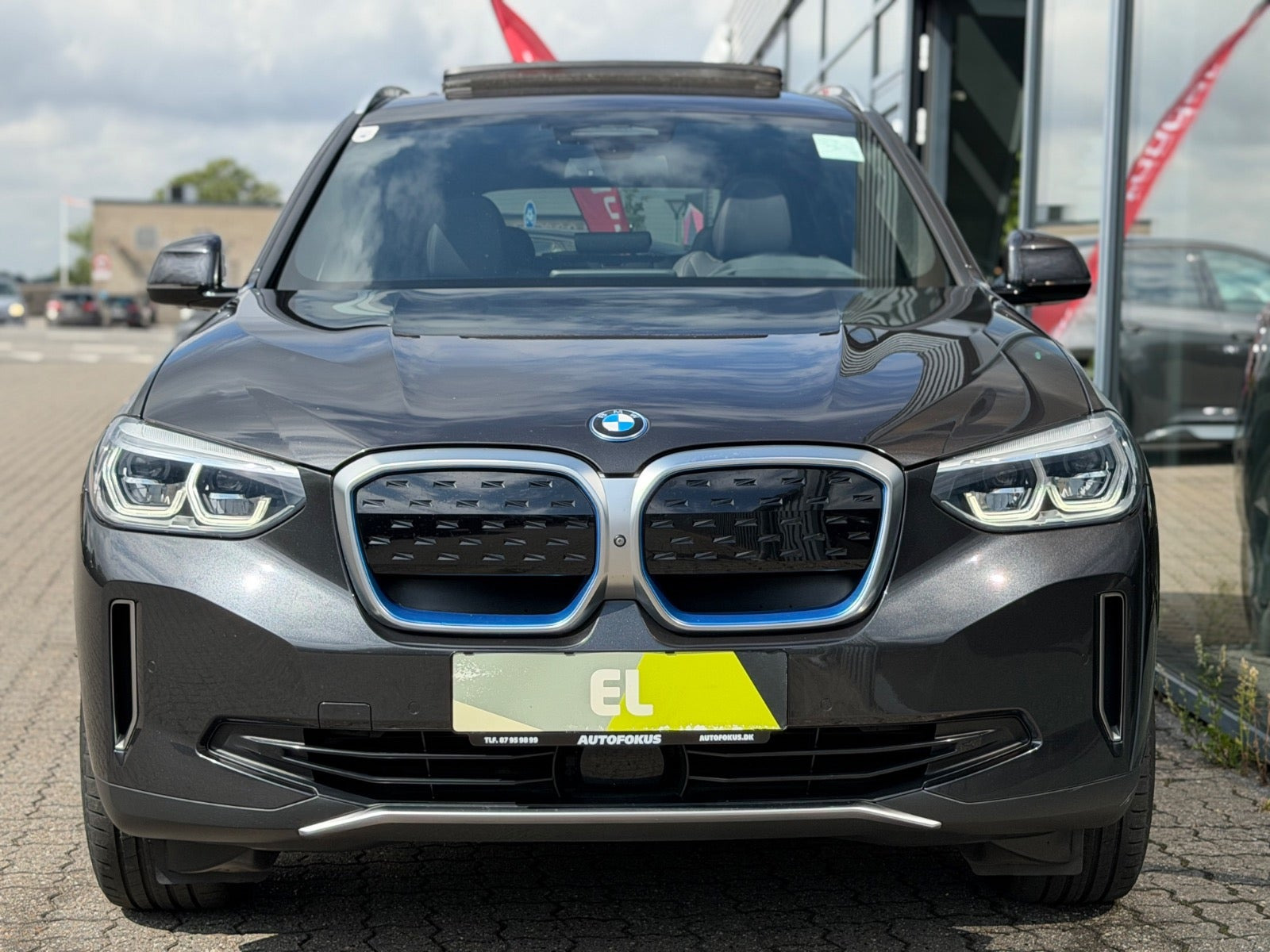 Grå BMW iX3 fra 2022