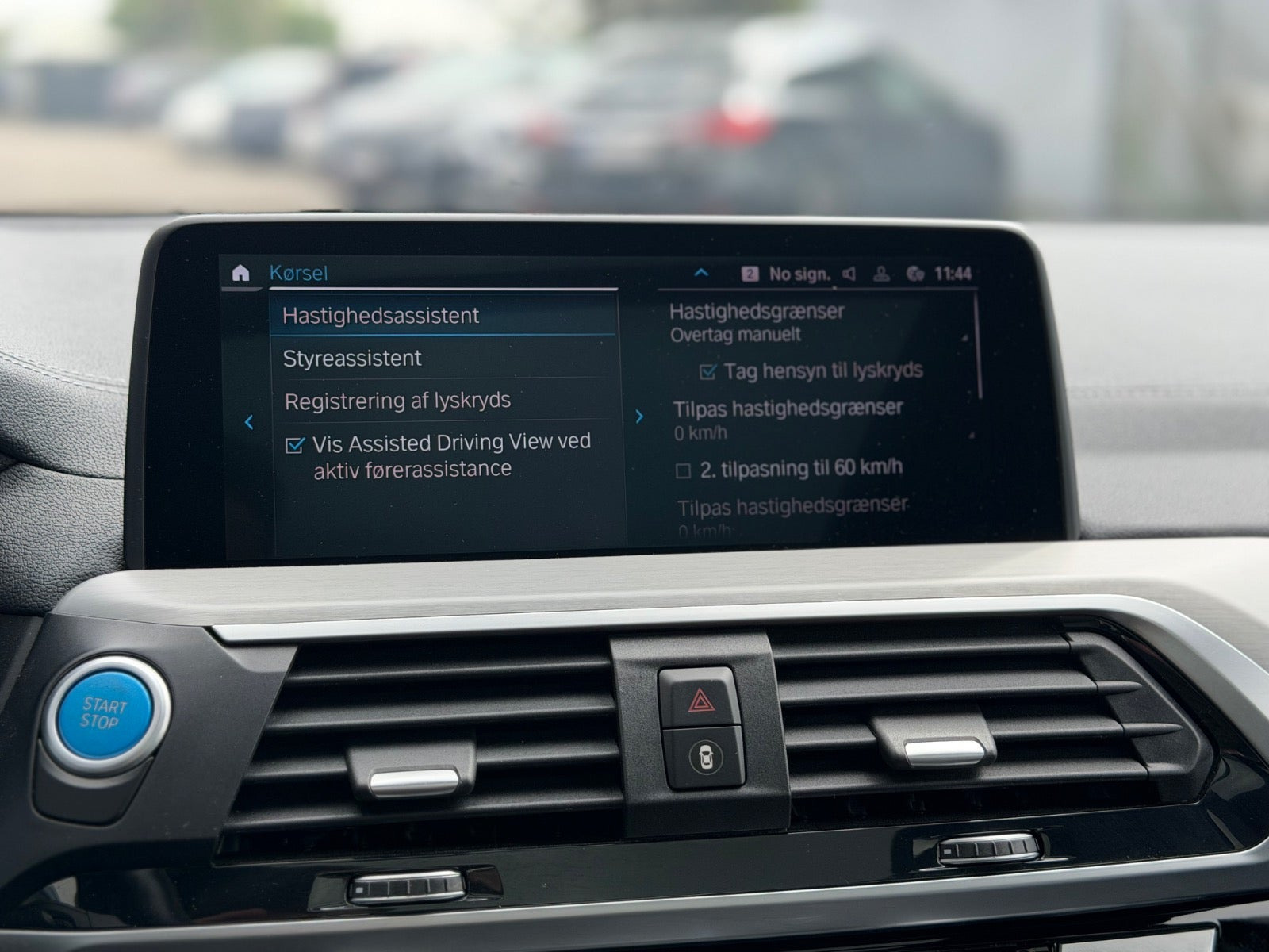 Grå BMW iX3 fra 2022