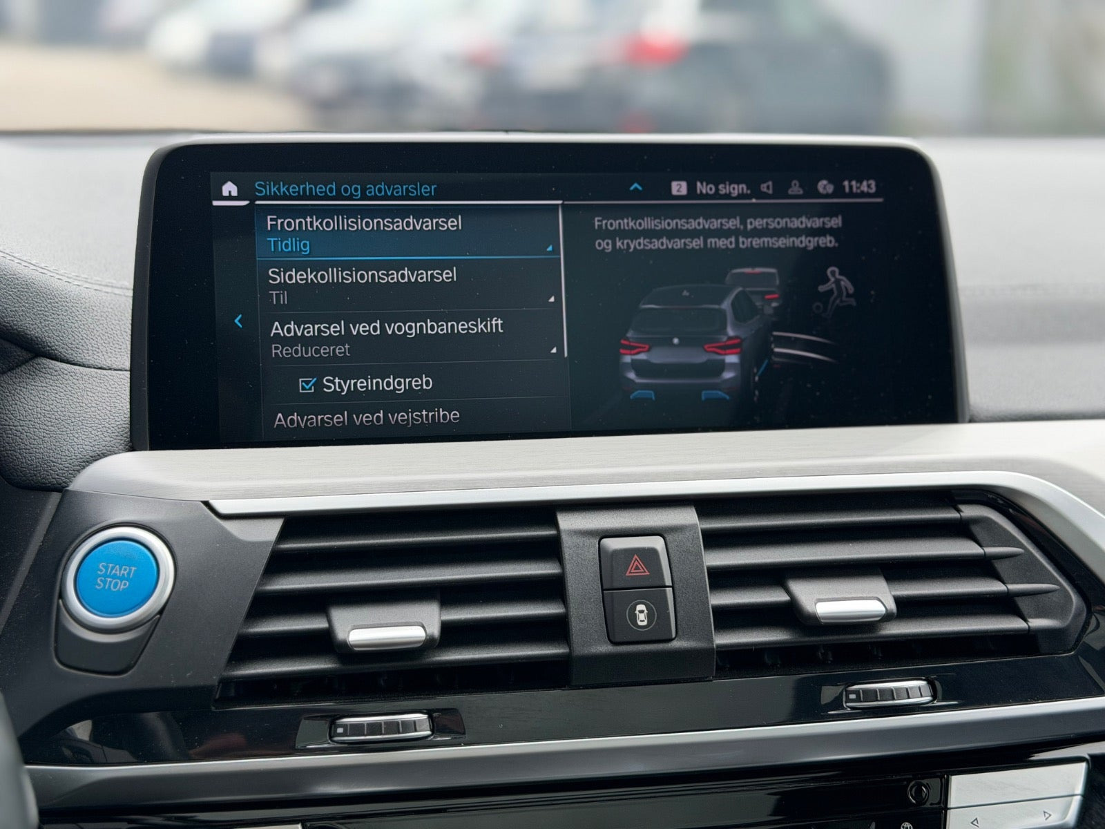 Grå BMW iX3 fra 2022