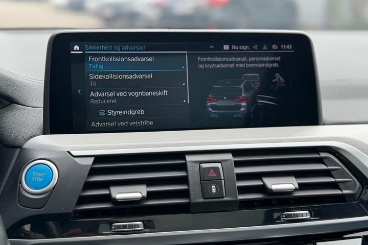 Grå BMW iX3 fra 2022
