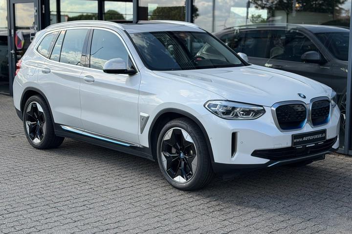Hvid BMW iX3 fra 2021