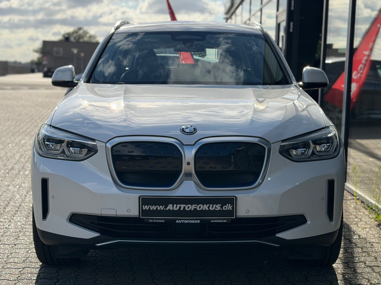 Hvid BMW iX3 fra 2021