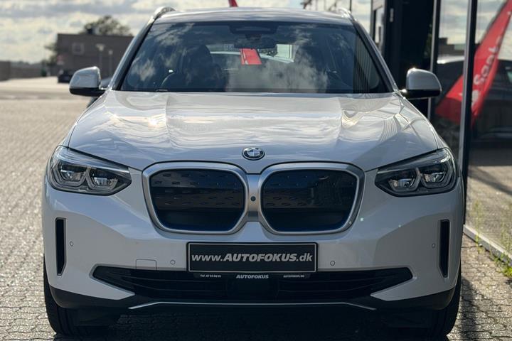 Hvid BMW iX3 fra 2021