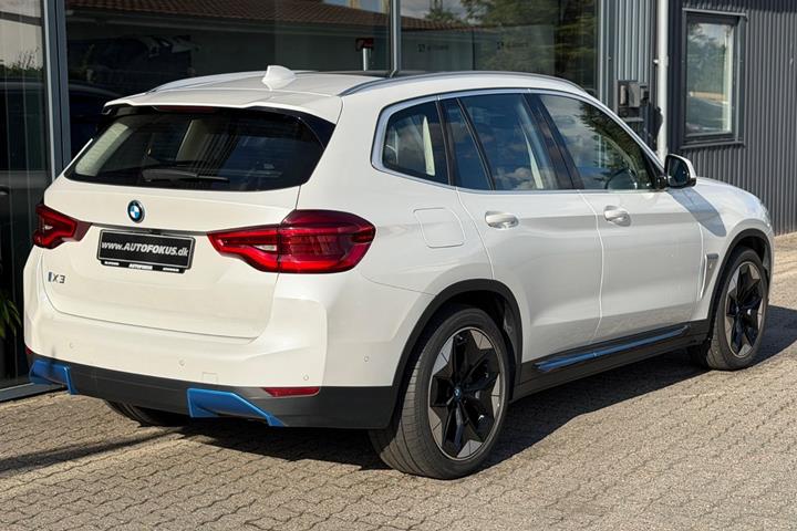 Hvid BMW iX3 fra 2021