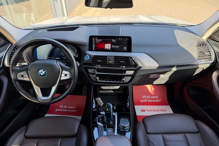 Hvid BMW iX3 fra 2021