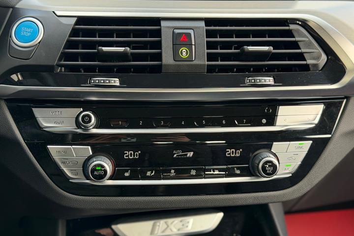 Hvid BMW iX3 fra 2021