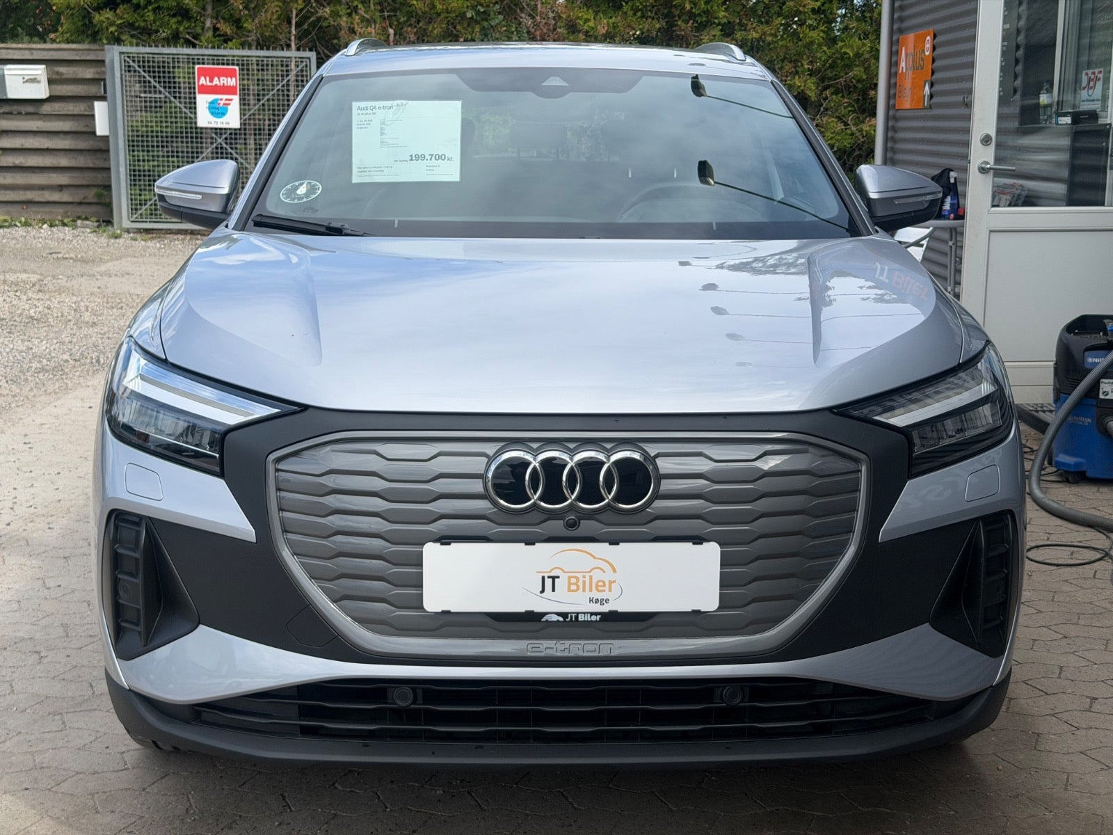Sølv Audi Q4 e-tron fra 2022