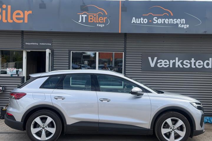 Sølv Audi Q4 e-tron fra 2022