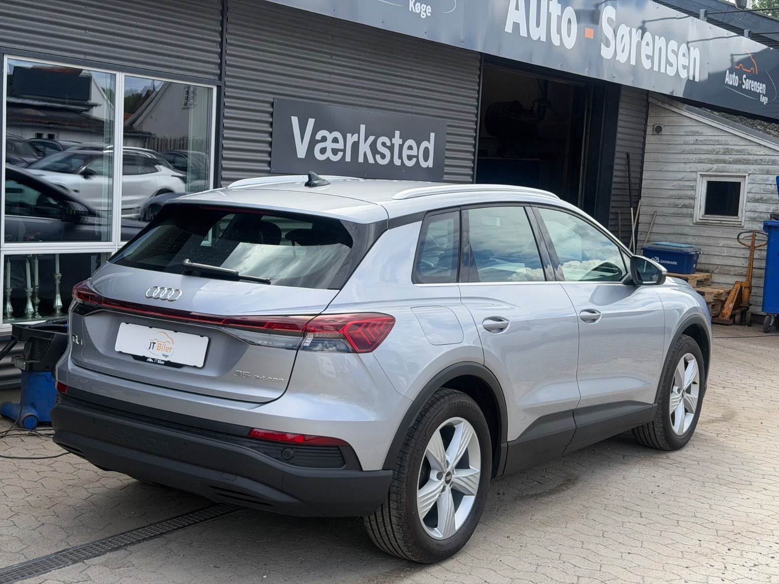 Sølv Audi Q4 e-tron fra 2022