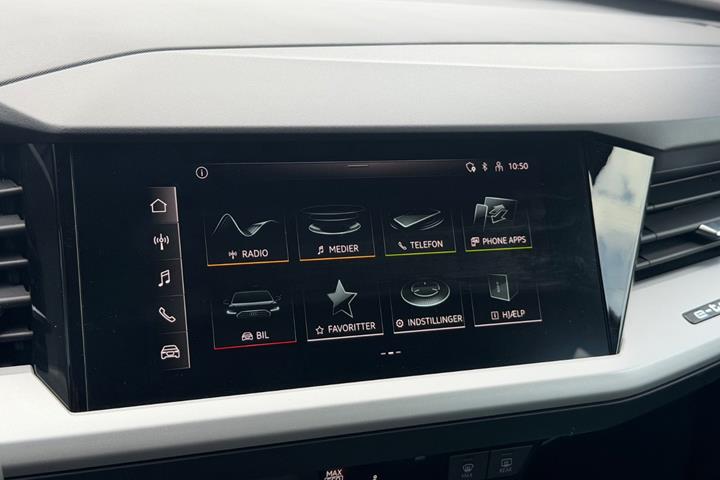Sølv Audi Q4 e-tron fra 2022