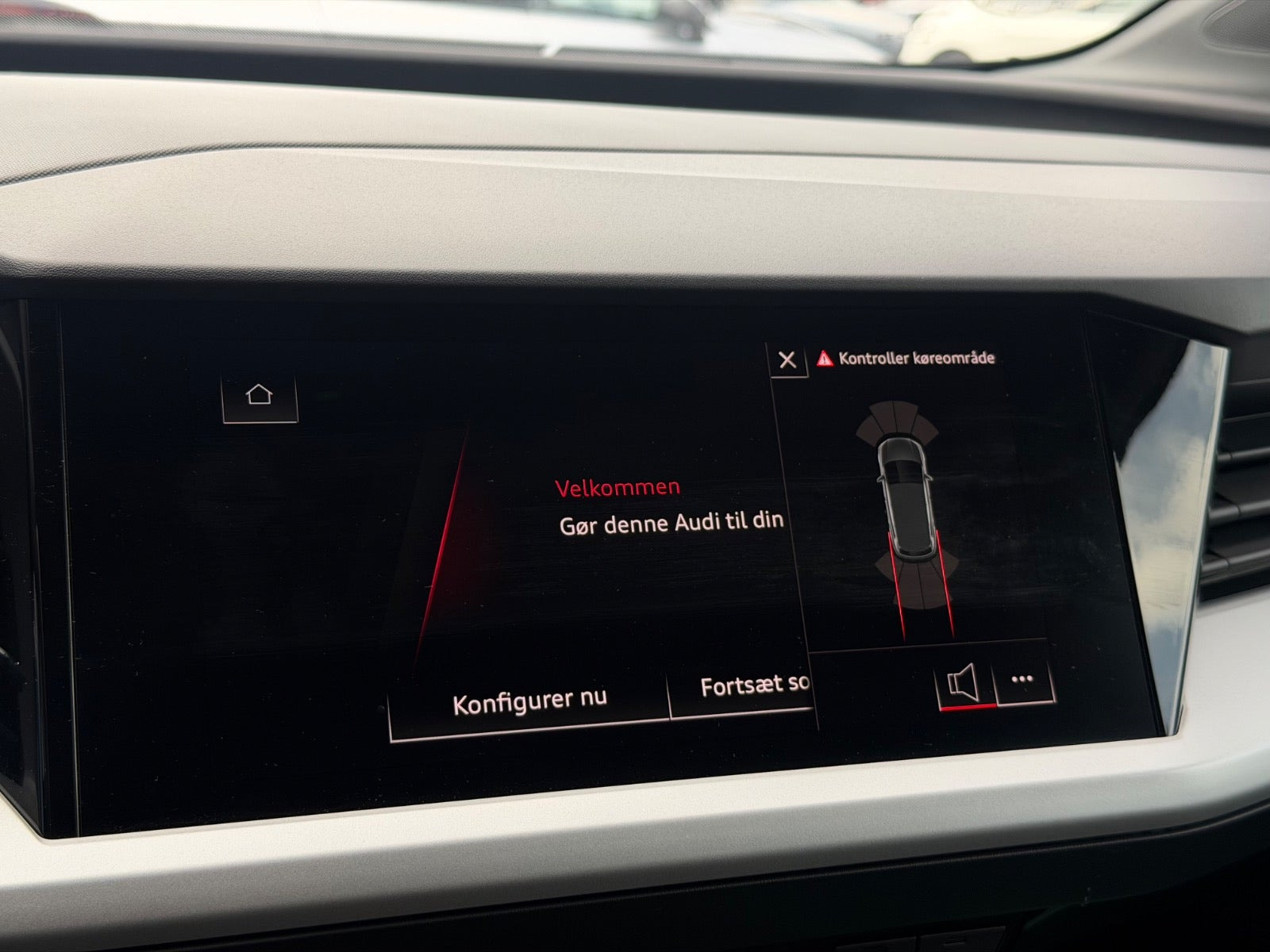 Sølv Audi Q4 e-tron fra 2022