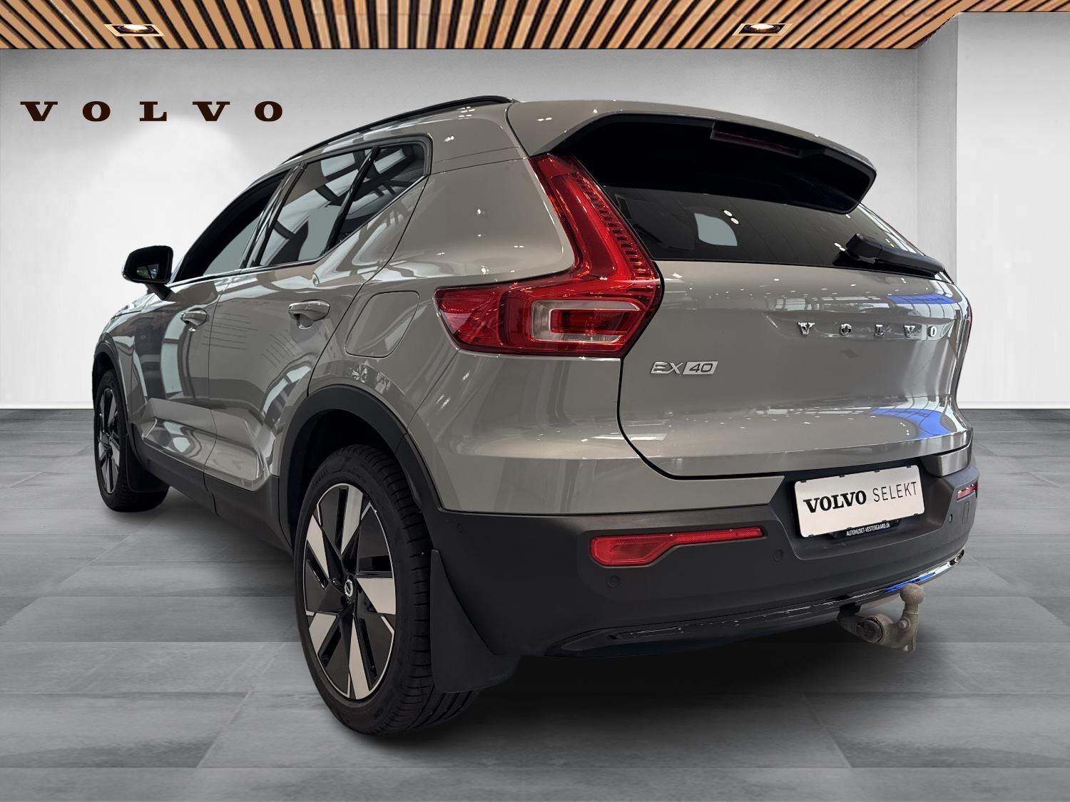 Grå Volvo EX40 fra 2025