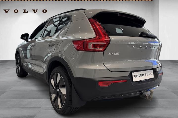 Grå Volvo EX40 fra 2025