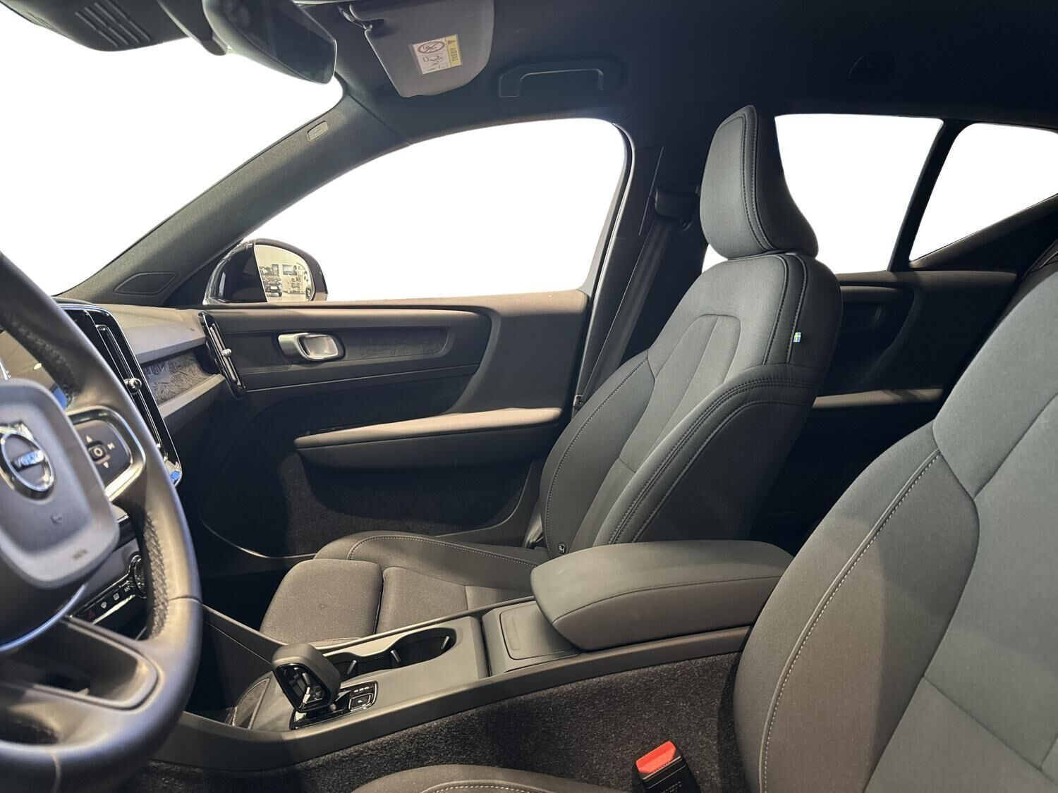 Grå Volvo EX40 fra 2025