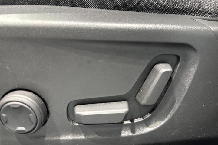 Grå Volvo EX40 fra 2025
