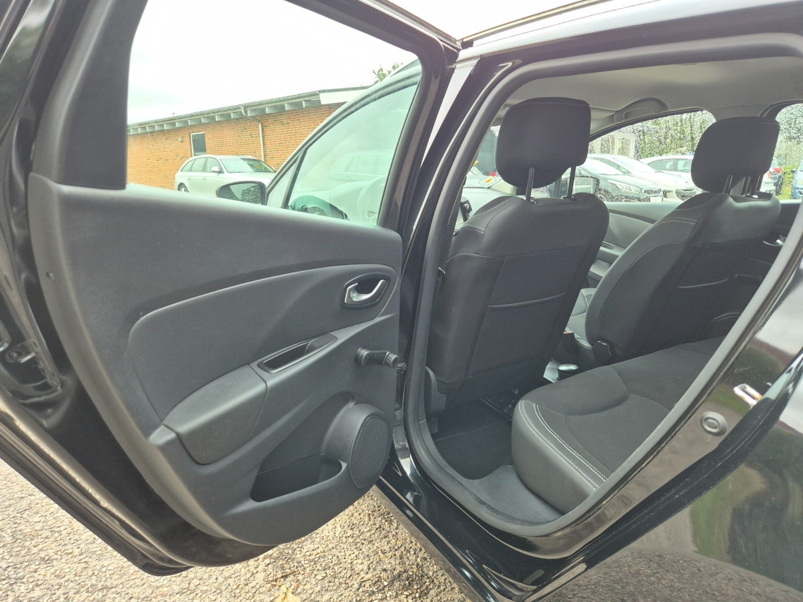 Grøn Renault Clio IV fra 2016