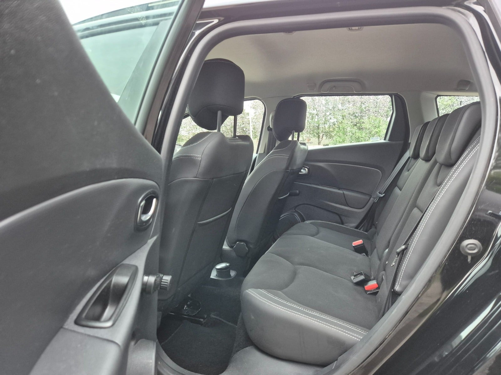 Grøn Renault Clio IV fra 2016
