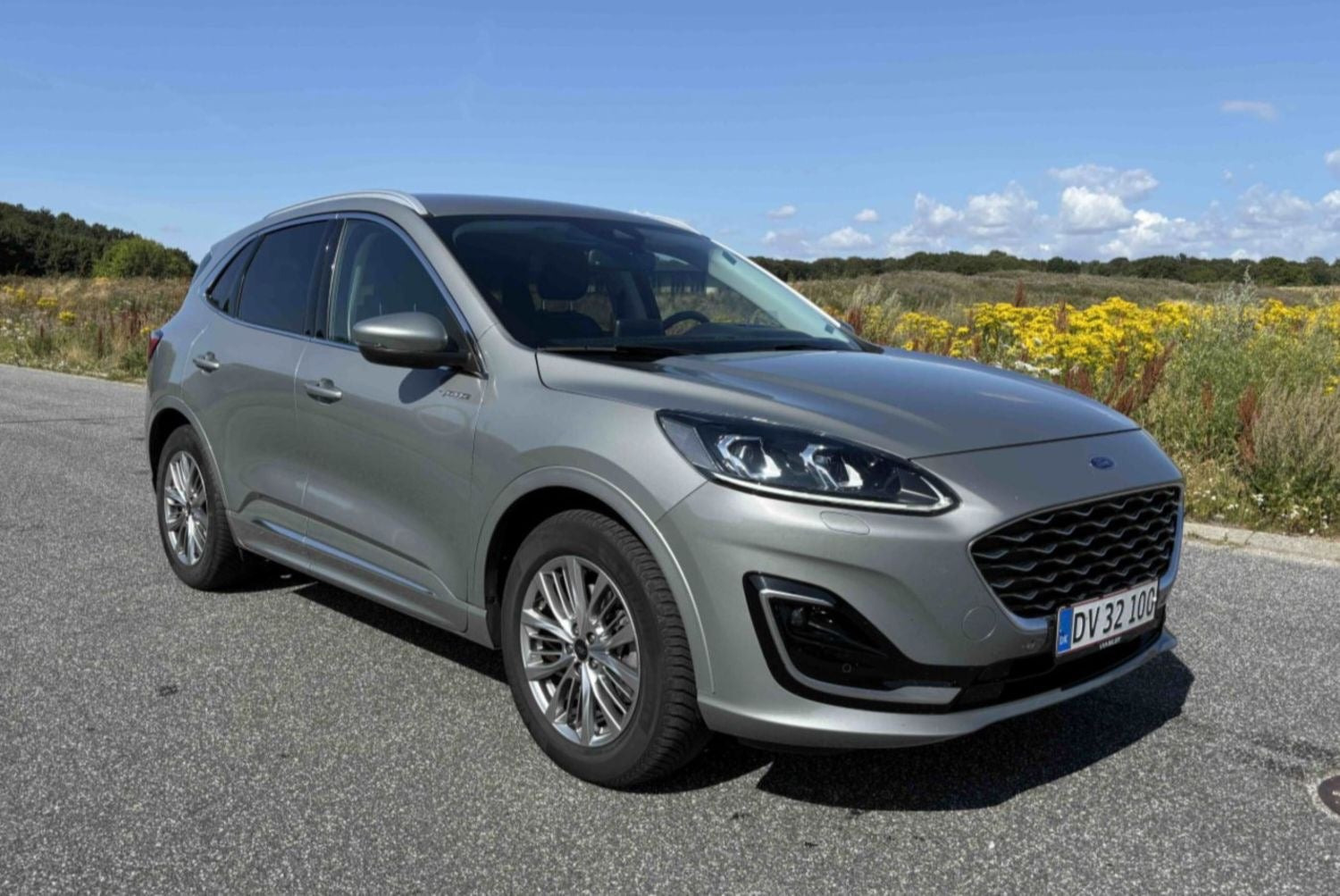 Beige Ford Kuga fra 2021