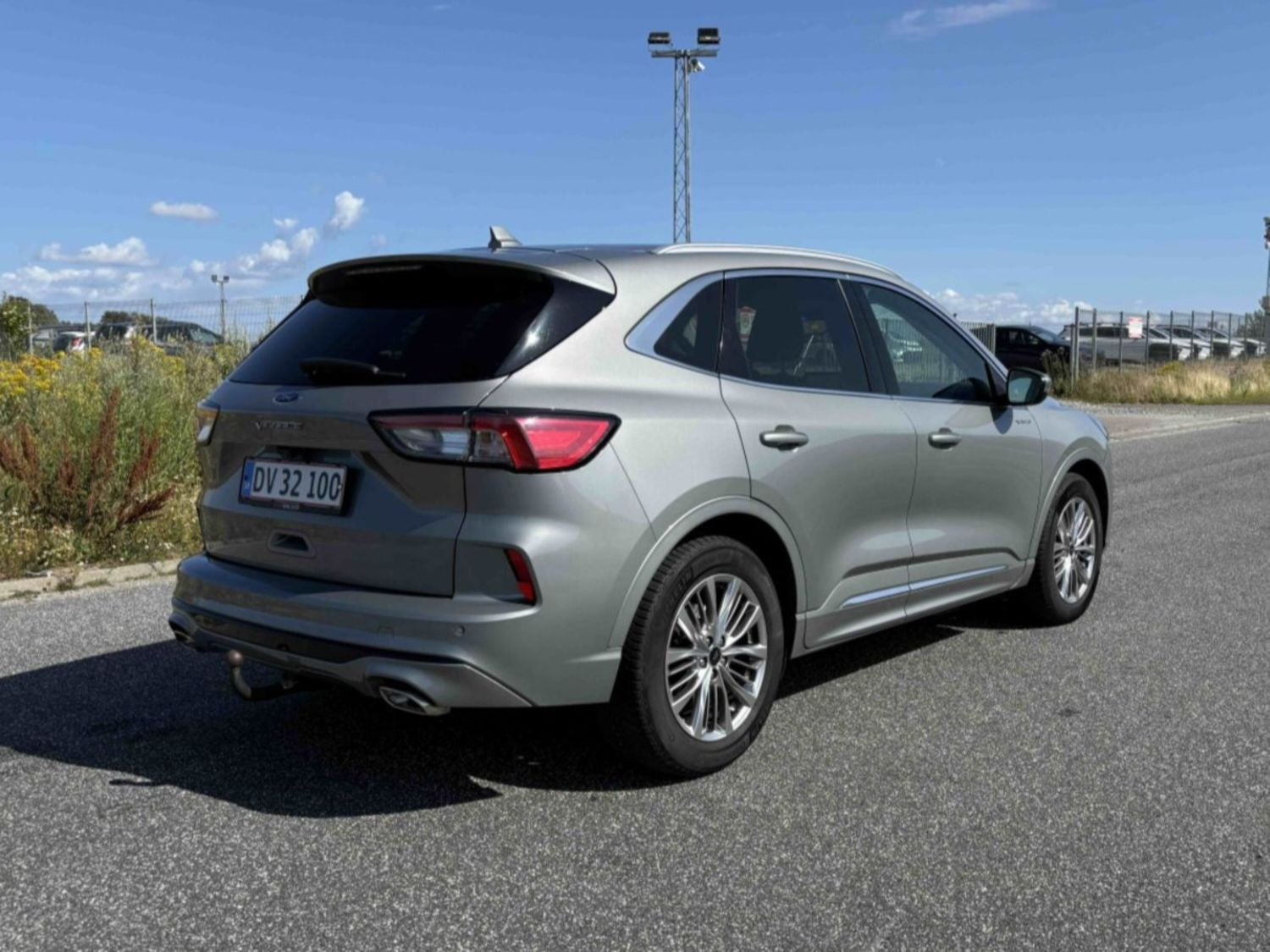Beige Ford Kuga fra 2021