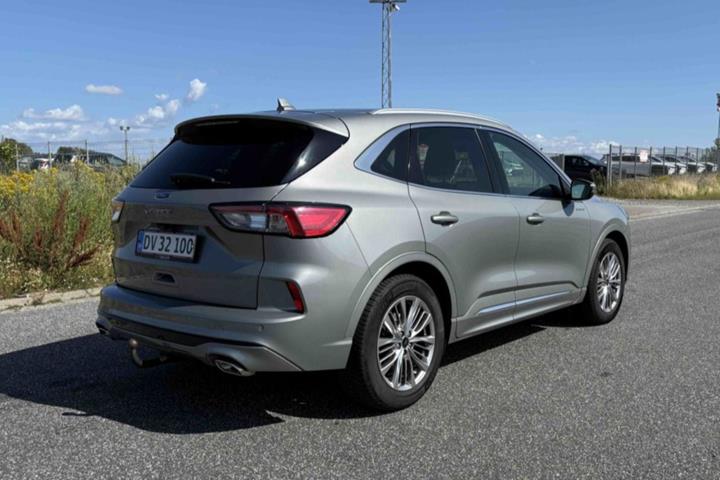 Beige Ford Kuga fra 2021