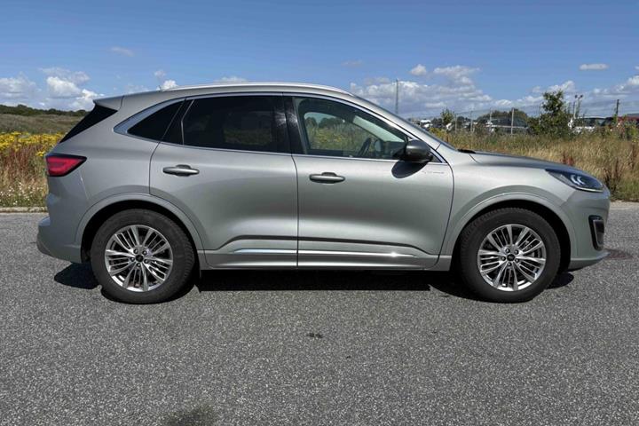 Beige Ford Kuga fra 2021
