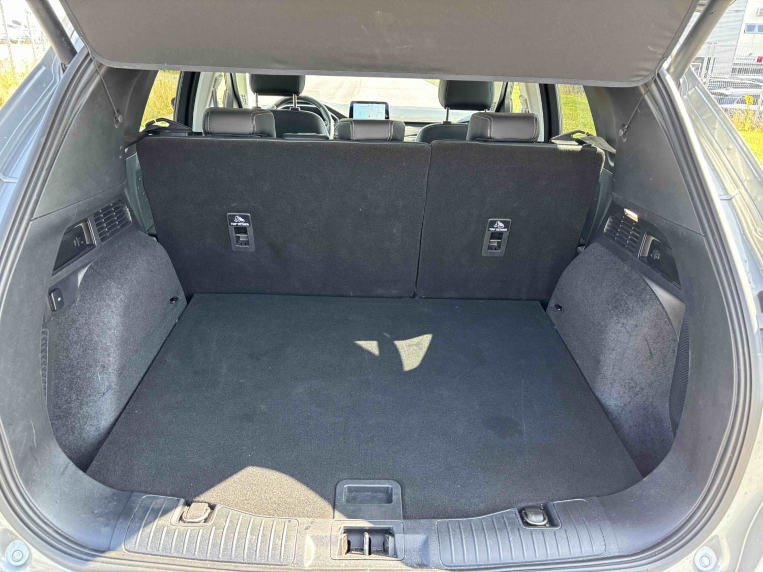 Beige Ford Kuga fra 2021