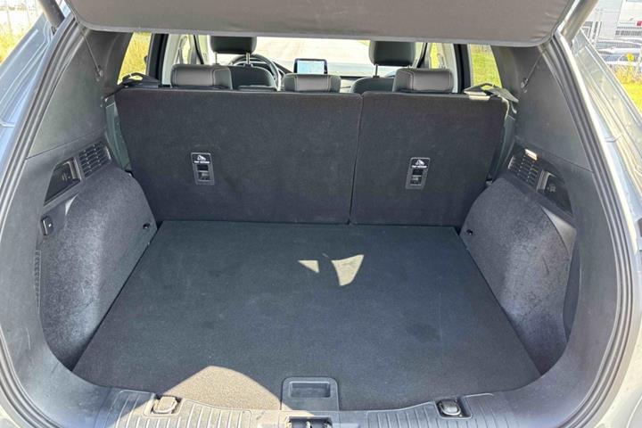 Beige Ford Kuga fra 2021