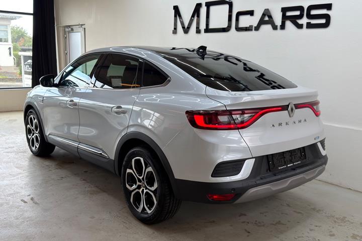 Hvid Renault Arkana fra 2022
