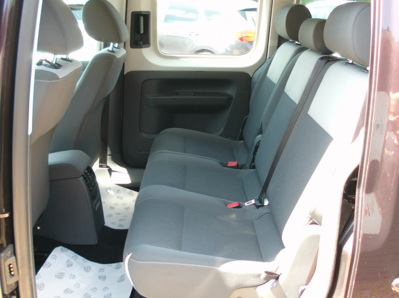 Grå VW Caddy fra 2011