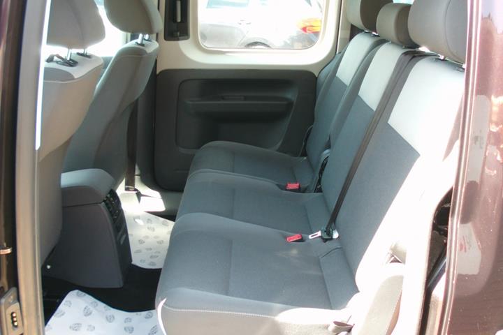 Grå VW Caddy fra 2011