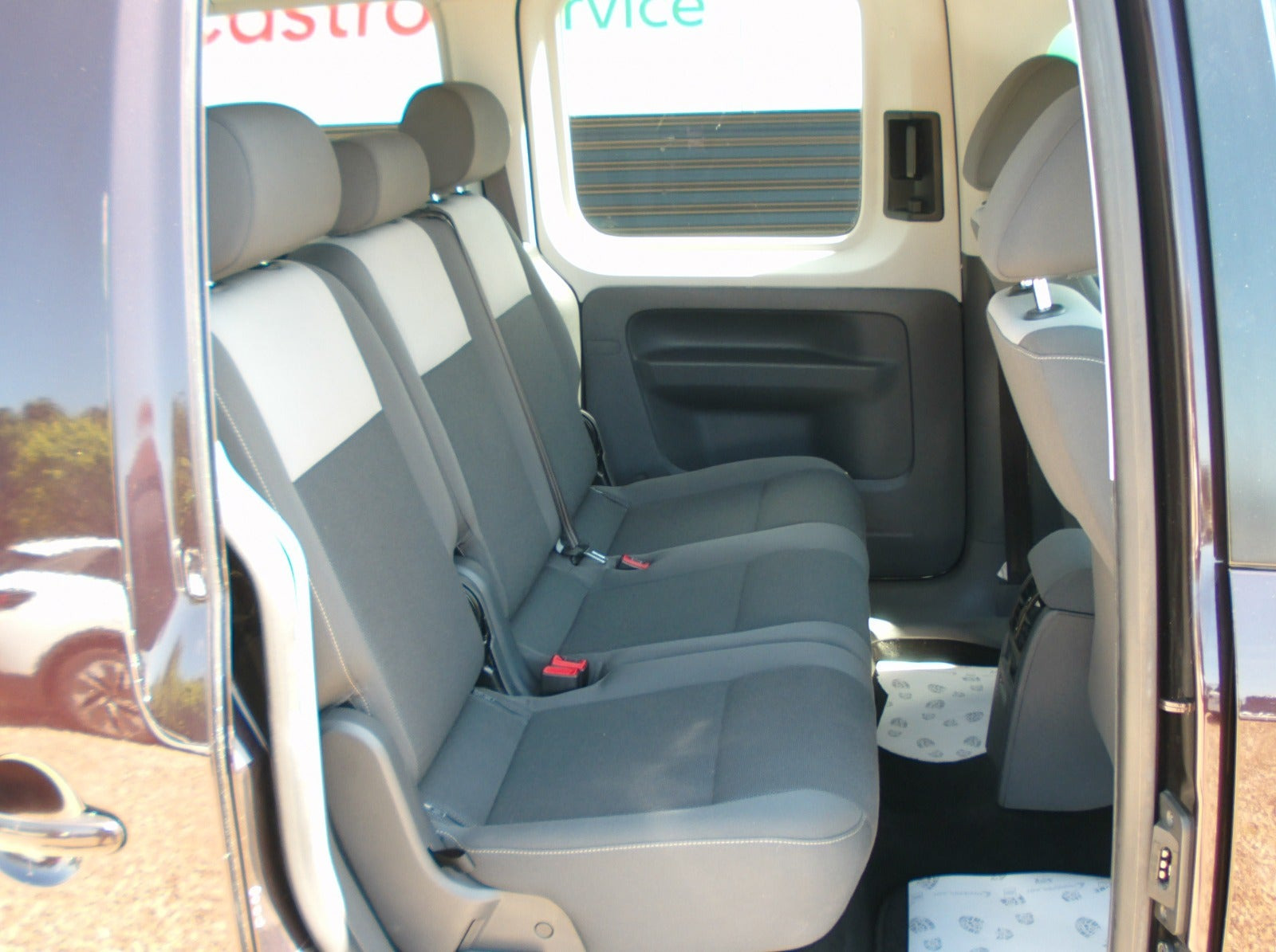 Grå VW Caddy fra 2011