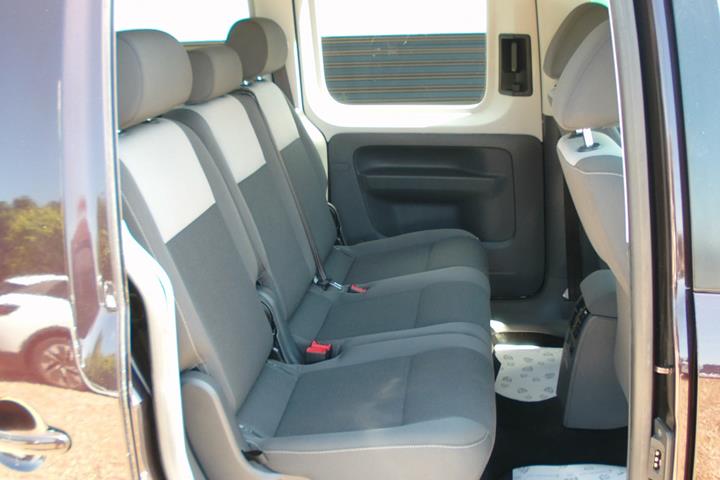 Grå VW Caddy fra 2011