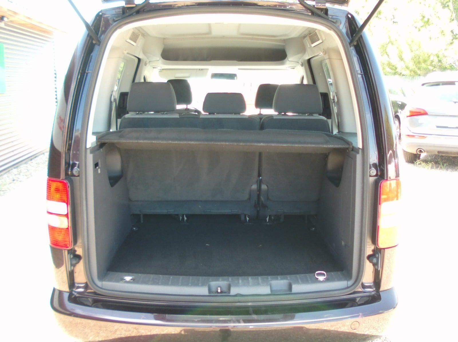 Grå VW Caddy fra 2011