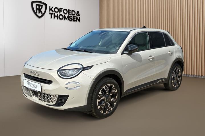 Beige Fiat 600e fra 2024 set udefra