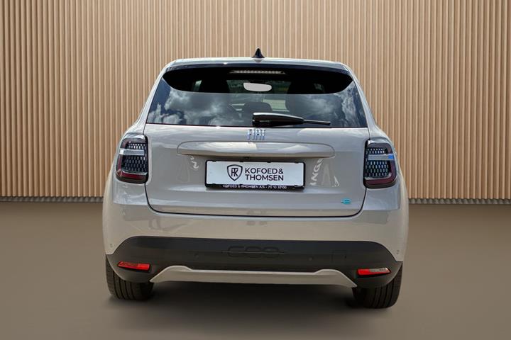 Beige Fiat 600e fra 2024