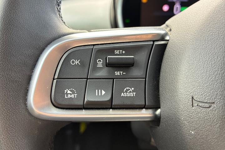 Beige Fiat 600e fra 2024