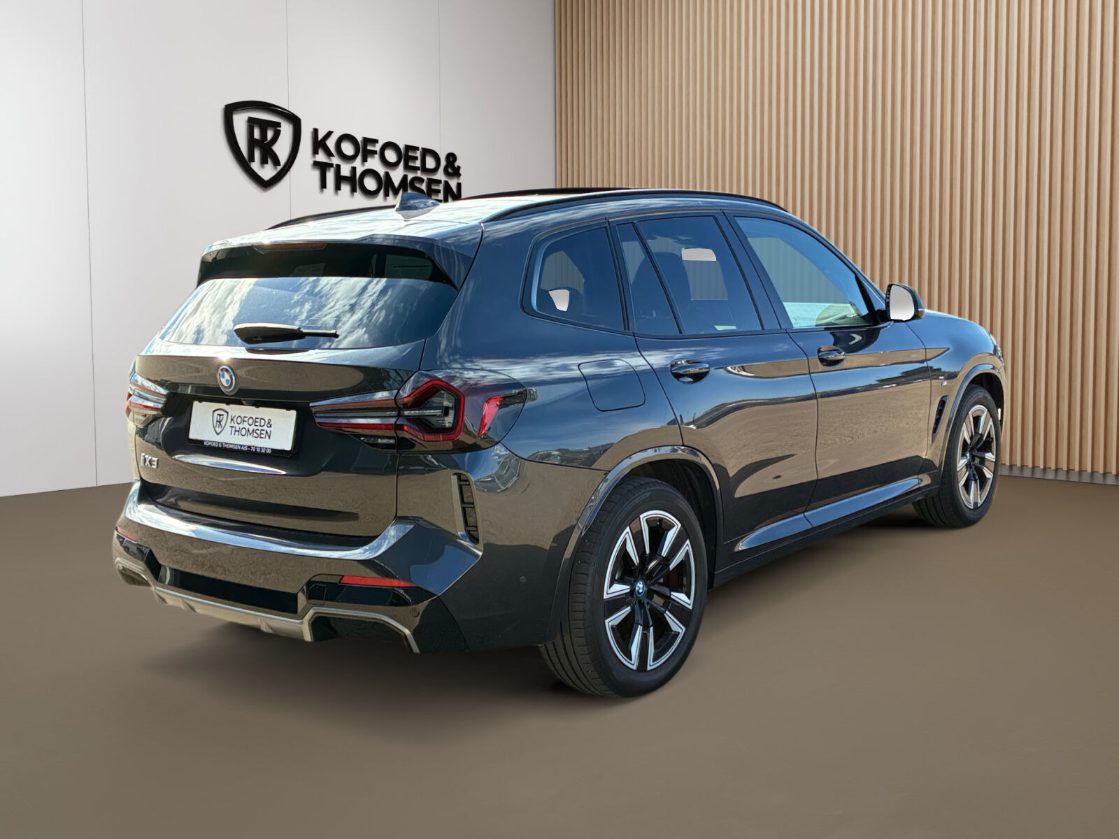 Grå BMW iX3 fra 2024