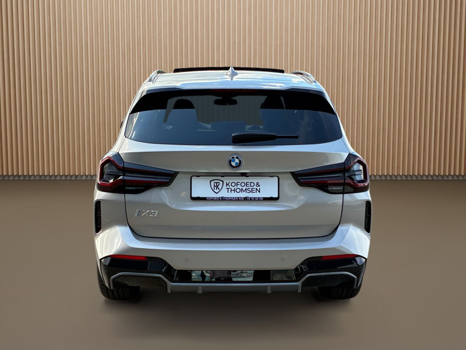 Grå BMW iX3 fra 2024